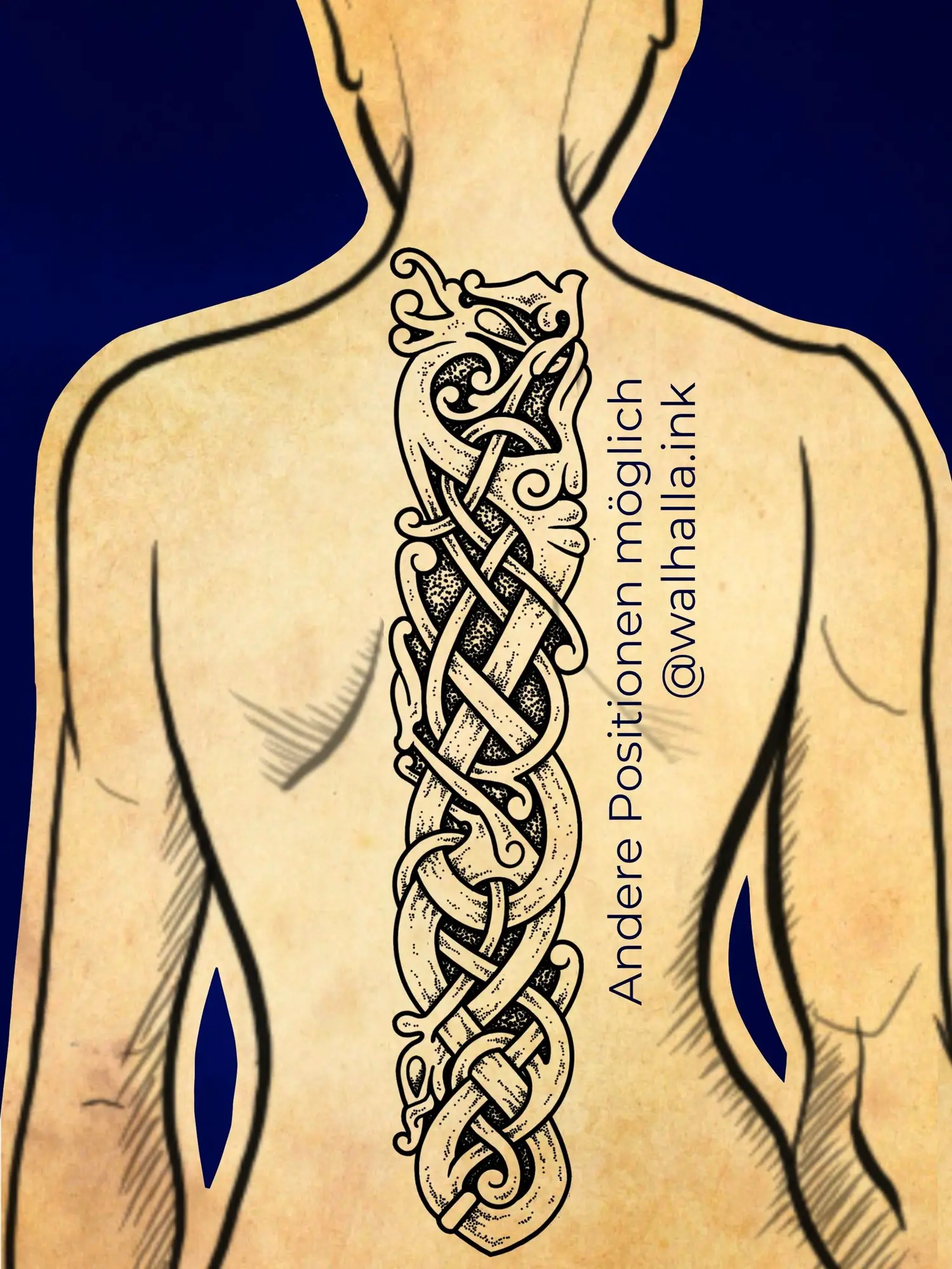Rückenansicht eines Oberkörpers mit einem keltischen Tattoo-Design auf der Wirbelsäule.